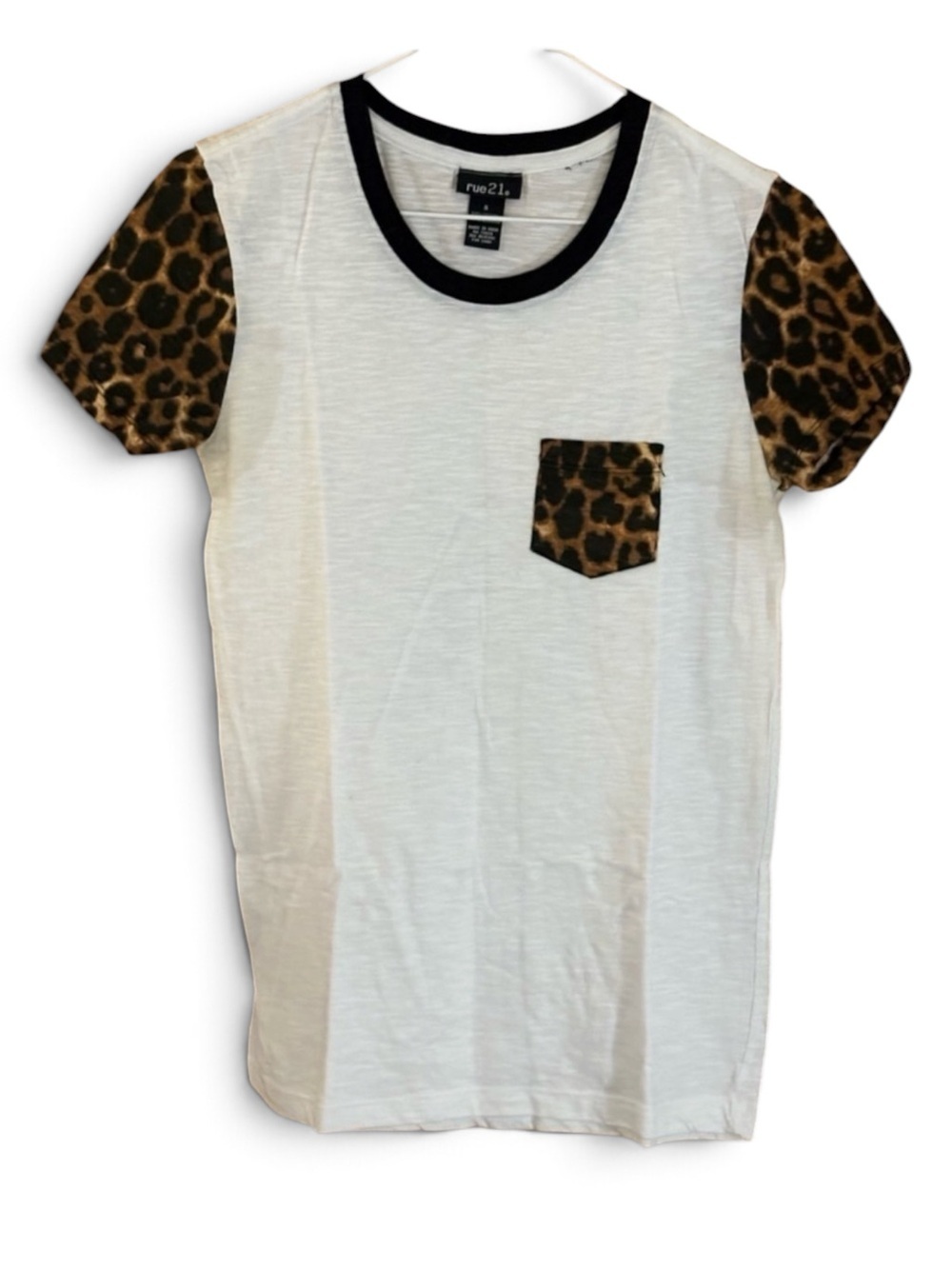 Rue 21 White/Leopard Print Crewneck Pullover Tee Top